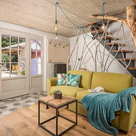 Amazing In With Kitchen Holiday home