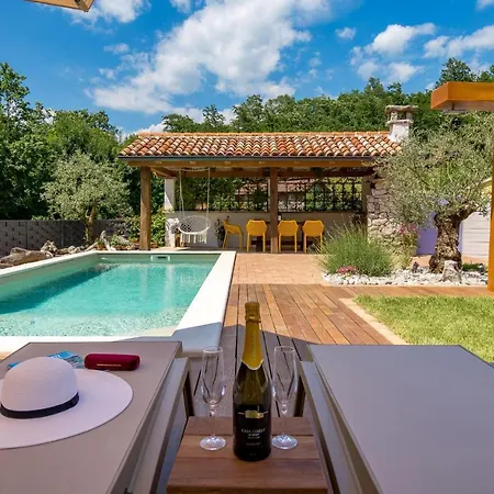 Amazing In With Kitchen Holiday home