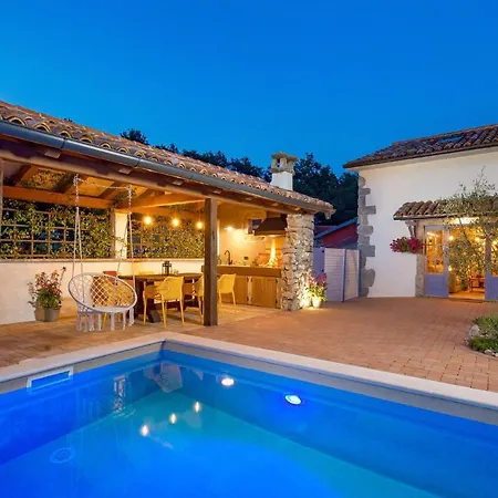 Amazing In With Kitchen Holiday home *