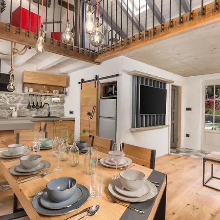 Amazing In With Kitchen Holiday home *