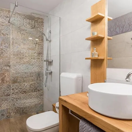 Amazing In With Kitchen Holiday home