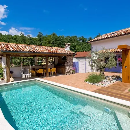 Holiday home Amazing In With Kitchen *