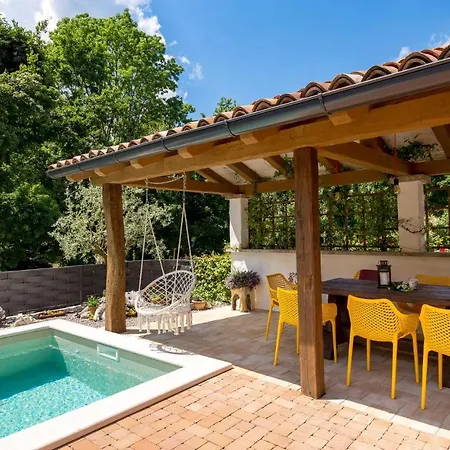 Holiday home Amazing In With Kitchen *