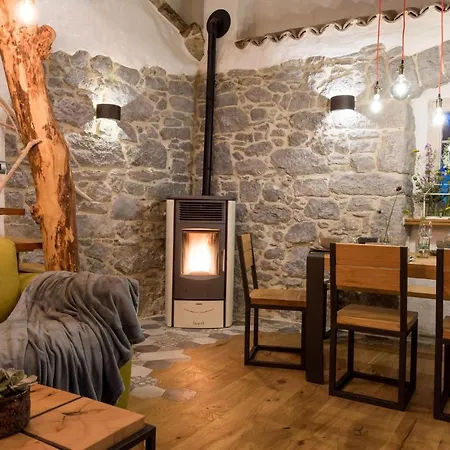 Holiday home Amazing In With Kitchen Mucici