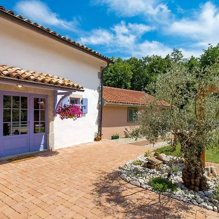 Holiday home Amazing In With Kitchen